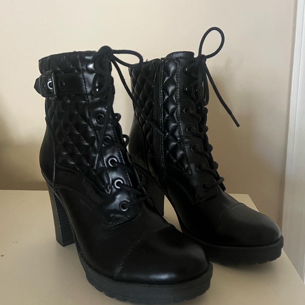 Elegant Black Quilted Women's Boots